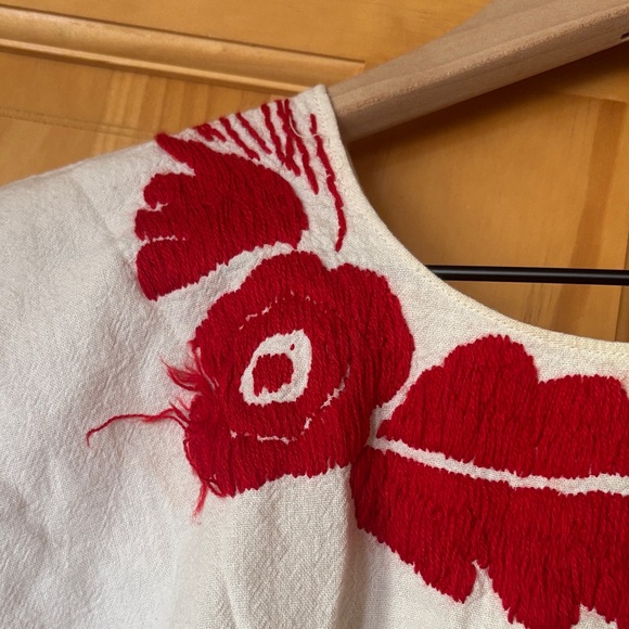 White and Red Mexican Embroidered Huipil - Picture 2 of 4